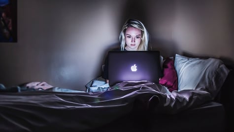 Woman in front of a laptop screen
